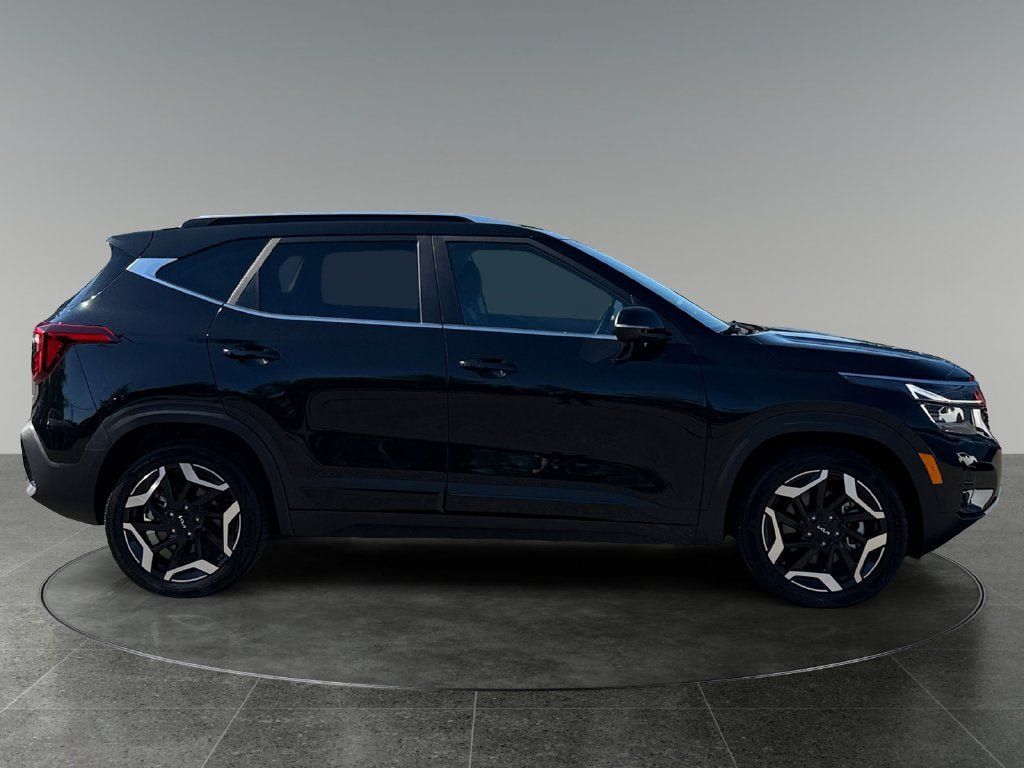 Used 2024 Kia Seltos SX w/ SX Sunroof Package AWD/4WD image 11