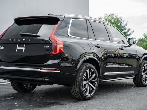 Certified 2025 Volvo XC90 T8 Core w/ Climate Package image 4