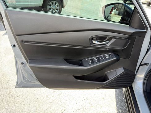Used 2025 Honda Accord SE image 12