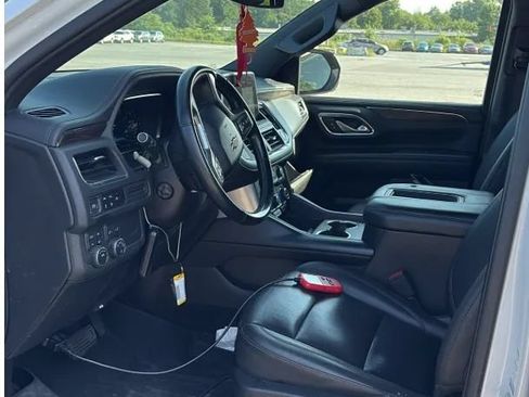 Used 2023 Chevrolet Suburban LT w/ LT Signature Plus Package AWD/4WD image 2