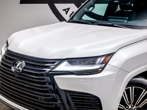 Used 2025 Lexus LX 600 4WD w/ Appearance Package image 19