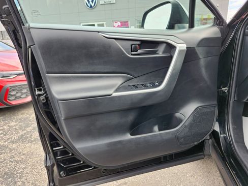 Used 2020 Toyota RAV4 LE w/ All Weather Liner Package AWD/4WD image 10