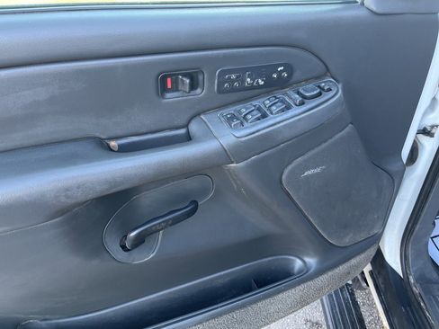 Used 2004 Chevrolet Avalanche Z71 w/ Sun And Sound Package image 10