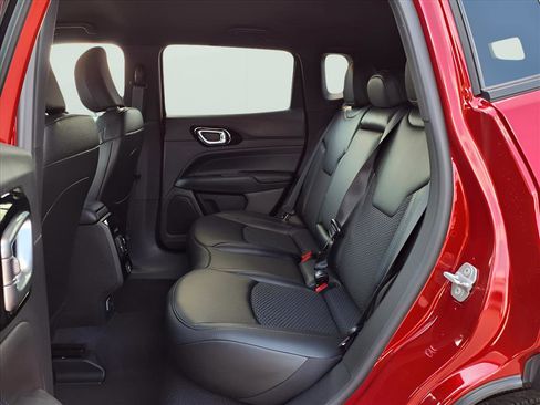 New 2026 Jeep Compass Latitude image 15
