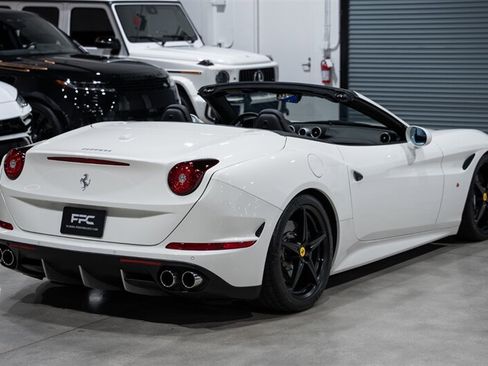 Used 2016 Ferrari California T RWD image 7