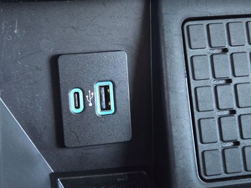 Used 2023 Ford F150 Lariat w/ Equipment Group 502A High image 27