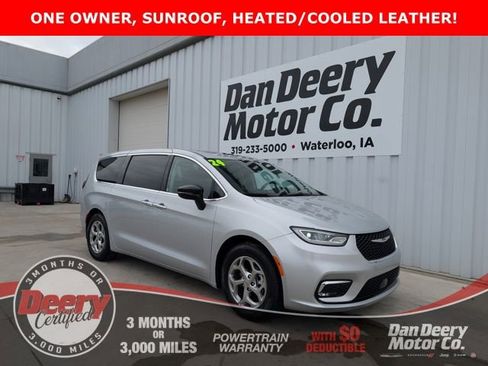 Used 2024 Chrysler Pacifica Limited image 1