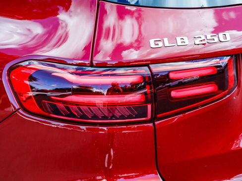 New 2026 Mercedes-Benz GLB 250 image 8