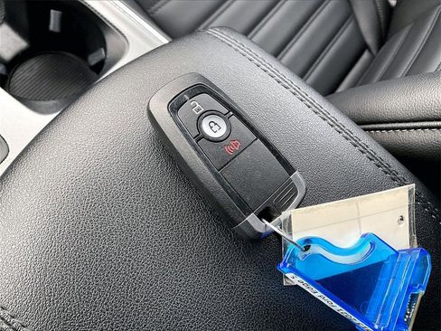 Used 2021 Ford Edge SEL image 27