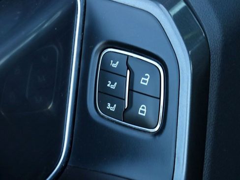 Used 2022 Ford F150 Lariat w/ Equipment Group 502A High image 18