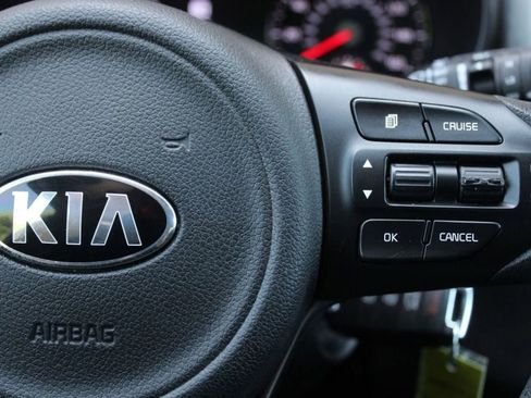 Used 2018 Kia Sorento FWD V6 image 29