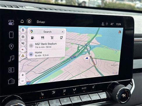 Used 2025 Chevrolet Colorado Z71 w/ Technology Package image 19