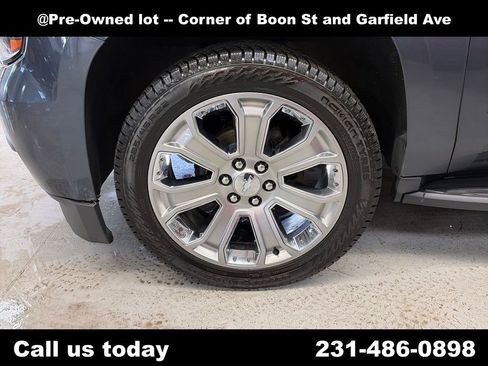 Used 2020 Chevrolet Suburban LT AWD/4WD image 12