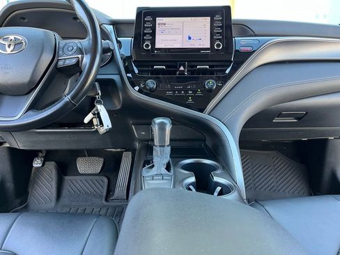Used 2022 Toyota Camry SE FWD image 18