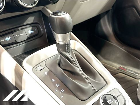 Used 2022 Hyundai Venue SEL FWD image 18
