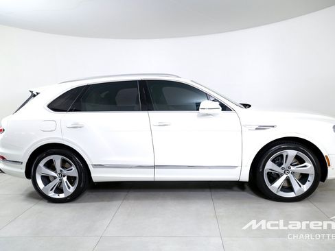 Used 2023 Bentley Bentayga Plug-In Hybrid AWD/4WD image 9