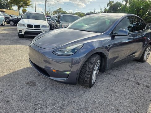 Used 2023 Tesla Model Y Long Range AWD/4WD image 3