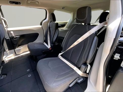 Used 2023 Chrysler Voyager LX FWD image 16