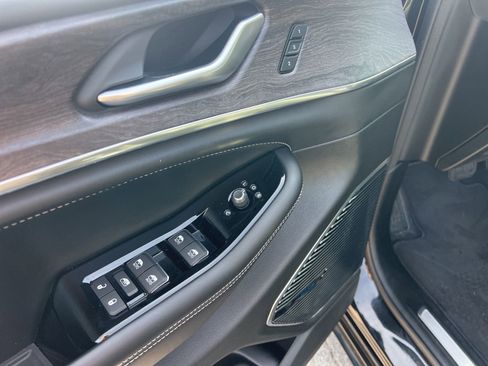 Used 2022 Jeep Grand Cherokee Overland w/ MOPAR Finishing Package image 34