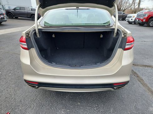 Used 2017 Ford Fusion SE w/ Fusion SE Technology Package image 34