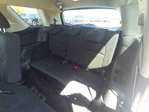 Used 2025 Nissan Pathfinder SV image 17