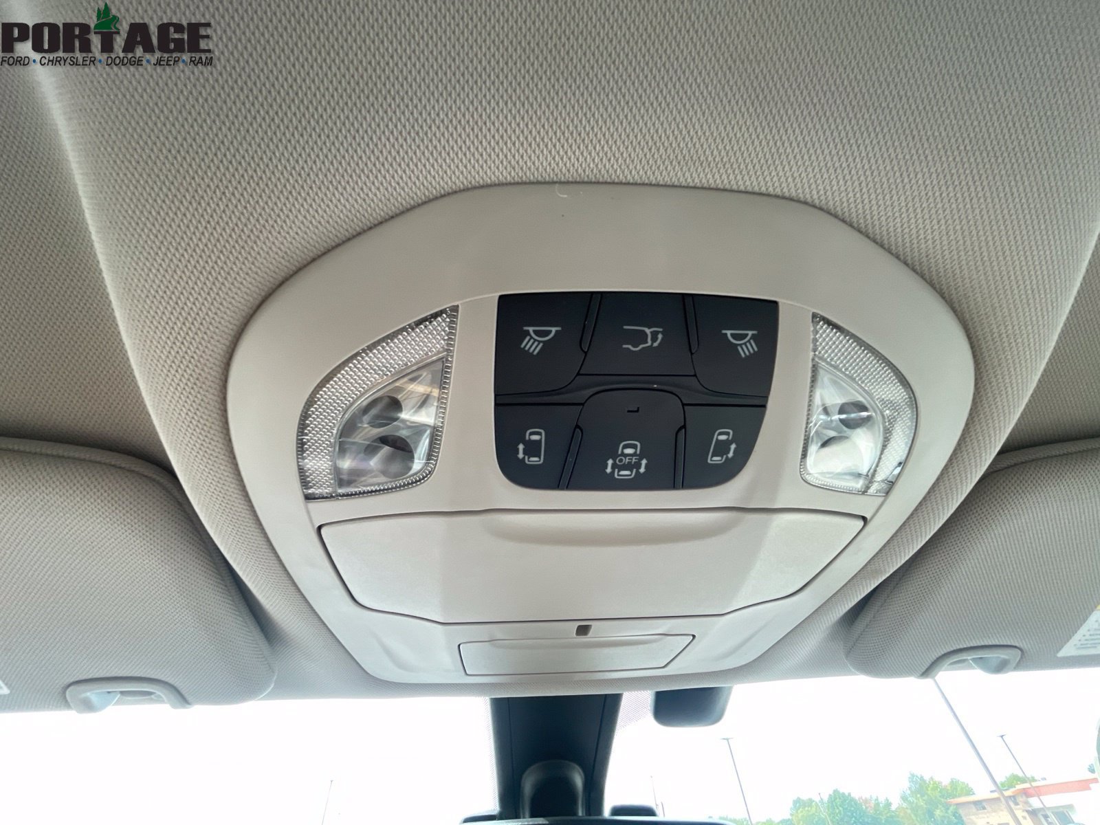 Used 2017 Chrysler Pacifica Touring-L FWD image 28