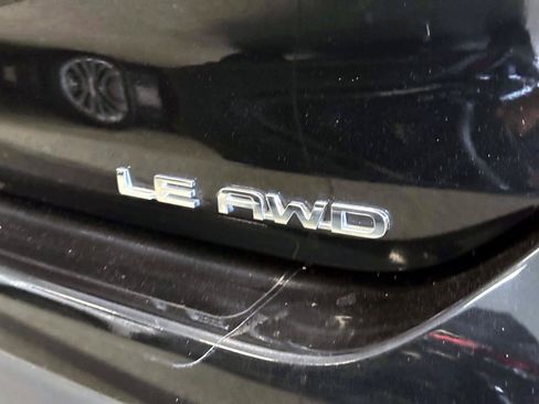 Certified 2024 Toyota Highlander LE AWD/4WD image 10