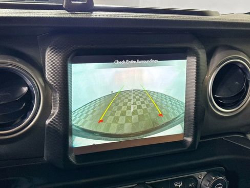 Used 2022 Jeep Wrangler Unlimited Sahara w/ Cold Weather Group image 17