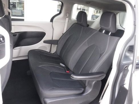 Certified 2020 Chrysler Voyager L image 5