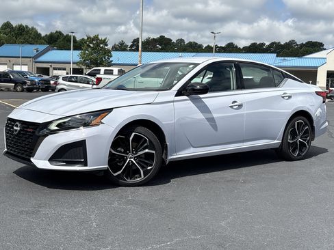 Used 2025 Nissan Altima 2.5 SR AWD/4WD image 2
