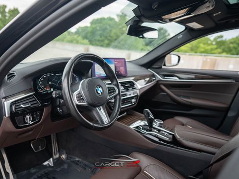Used 2021 BMW M550i xDrive w/ Premium Package image 13