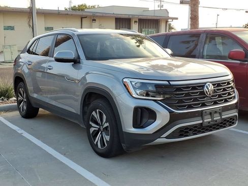 Used 2024 Volkswagen Atlas Cross Sport SE FWD image 1