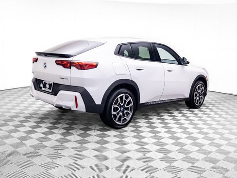 Used 2025 BMW X2 xDrive28i AWD/4WD image 5