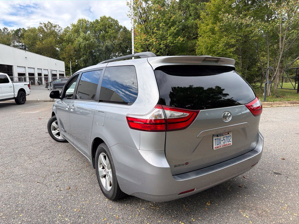 Used 2017 Toyota Sienna LE FWD image 13