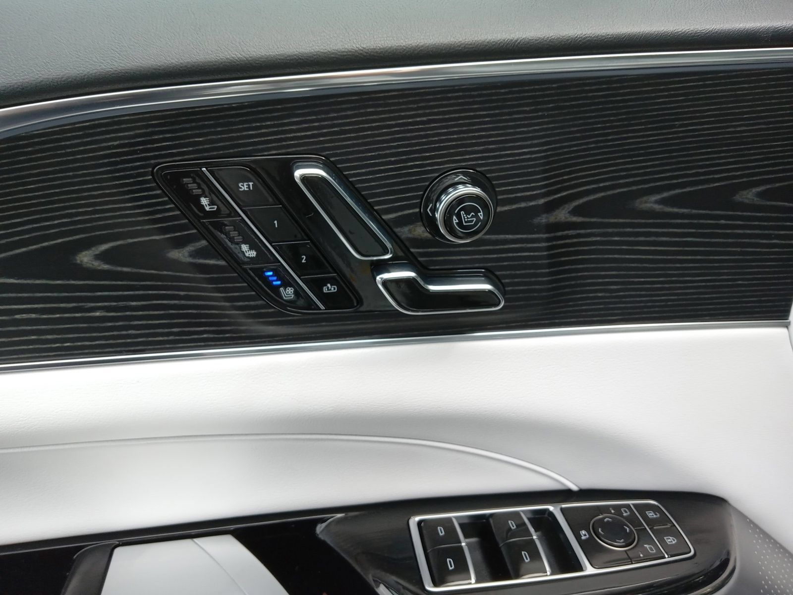 Used 2024 Cadillac Lyriq Luxury w/ LPO, Floor Liner Package AWD/4WD image 10