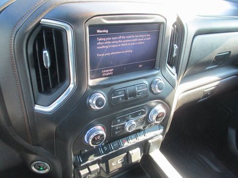 Used 2022 GMC Sierra 1500 AT4 image 24