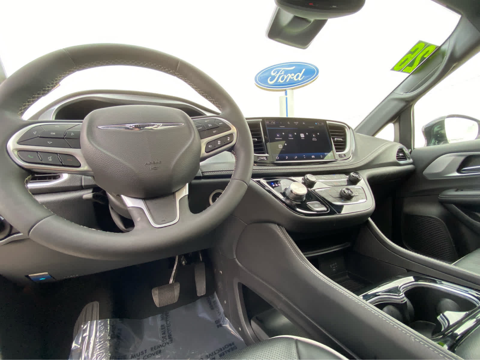 Used 2026 Chrysler Pacifica Limited FWD image 43