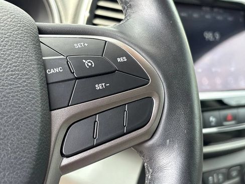 Used 2019 Jeep Cherokee Limited AWD/4WD image 25