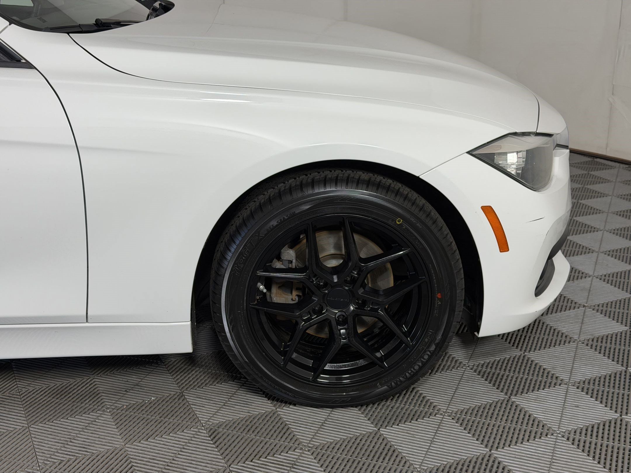 Used 2016 BMW 320i xDrive Sedan AWD/4WD image 13