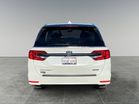 Used 2023 Honda Odyssey Touring image 4