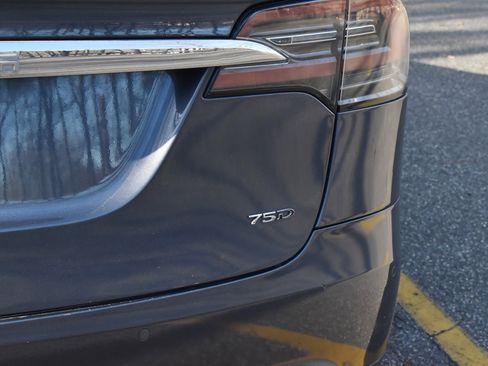 Used 2018 Tesla Model X 75D image 18