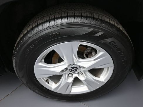 Used 2021 Toyota RAV4 XLE w/ Convenience Package AWD/4WD image 15