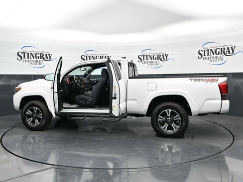 Used 2017 Toyota Tacoma TRD Sport w/ Tow Package (A/T) AWD/4WD image 37