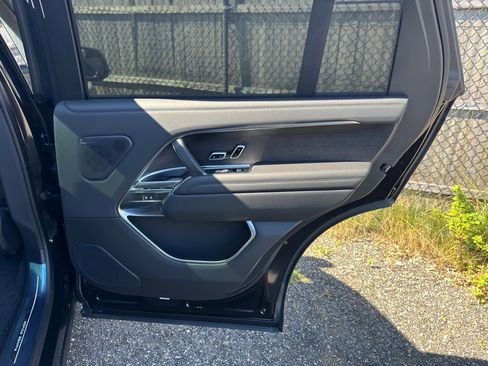 New 2025 Land Rover Range Rover Long Wheelbase SE image 21