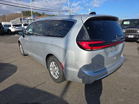 New 2026 Chrysler Pacifica Select image 5