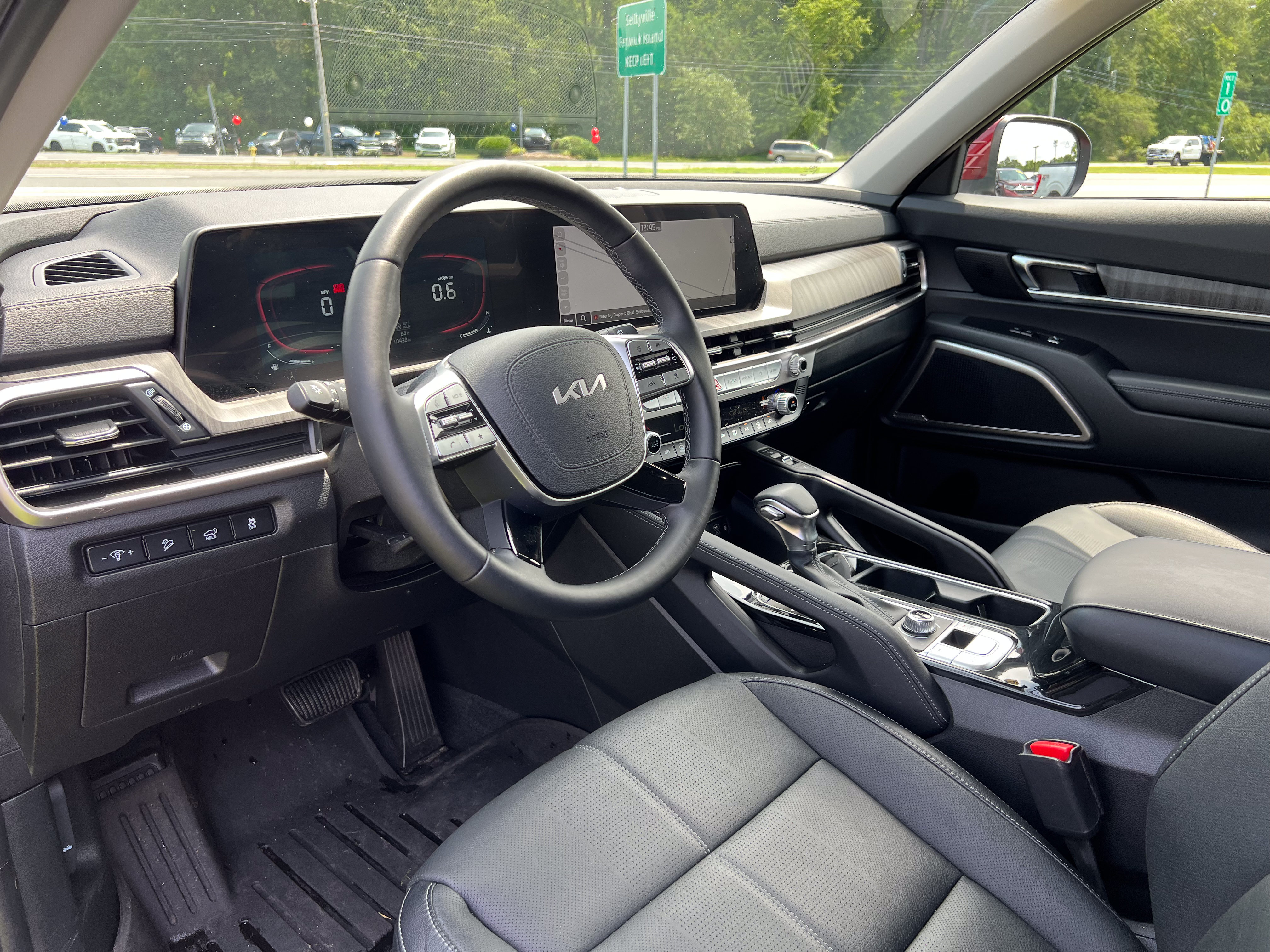 Used 2024 Kia Telluride EX w/ EX Captain's Chair Package AWD/4WD image 18