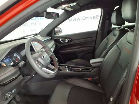 Used 2023 Jeep Compass Trailhawk AWD/4WD image 12