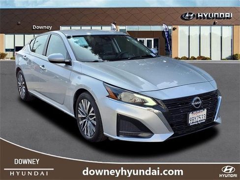 Used 2023 Nissan Altima 2.5 SV image 3