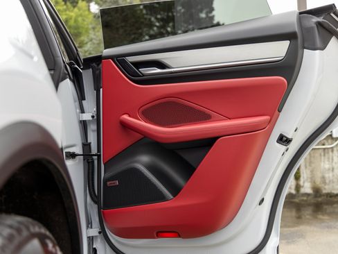 Certified 2024 Porsche Macan 4 Electric image 43