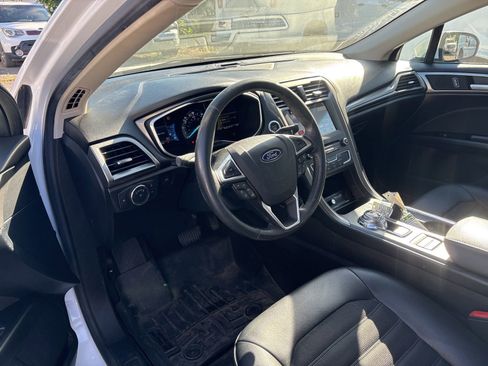 Used 2017 Ford Fusion SE w/ Equipment Group 601A FWD image 5